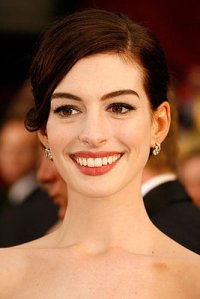 Anne Hathaway Makeup on Anne Hathaway Was Sparkling In Armani  Priv   Last Night    And Her